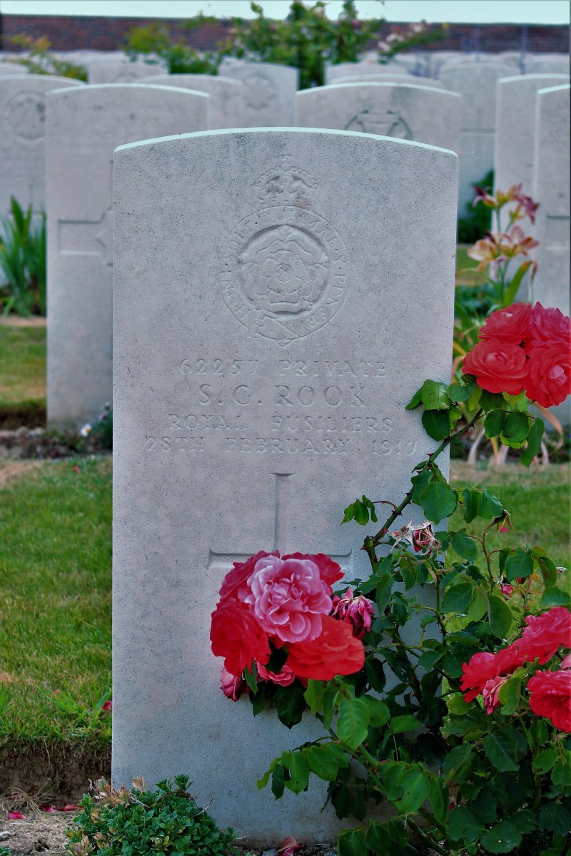 Cimetiere Militaire de Sailly-Saillisel