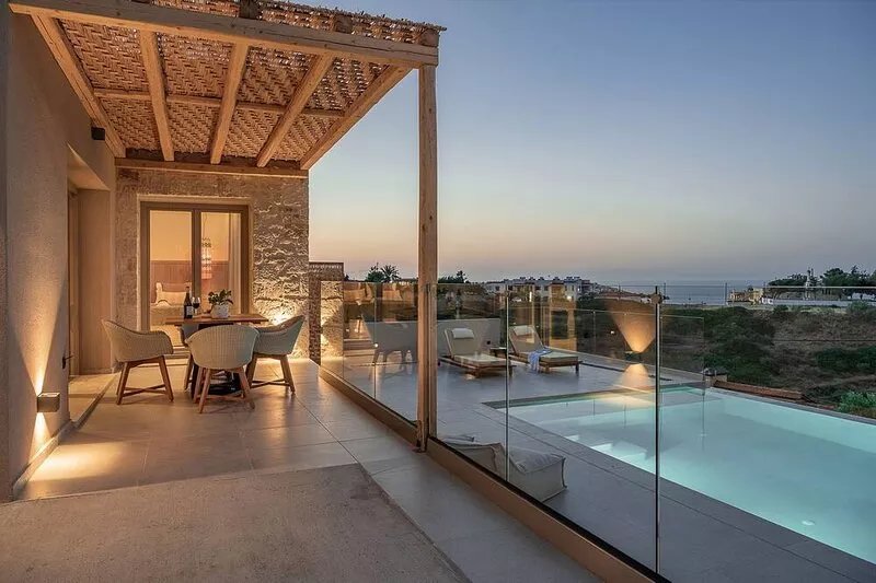 New Holiday Villa w/ Private Pool & Bbq facilities, 400m to the cosest beach