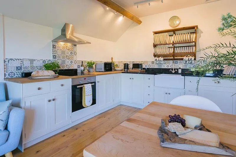 The Coach House -  a dog that sleeps 4 guests  in 2 bedrooms