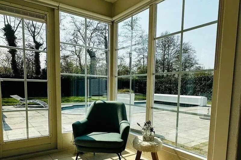 Luxury holiday home with swimming pool and a large private garden near the