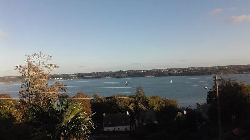House on rue de la petite corniche, 600m from town center and 1km from port.