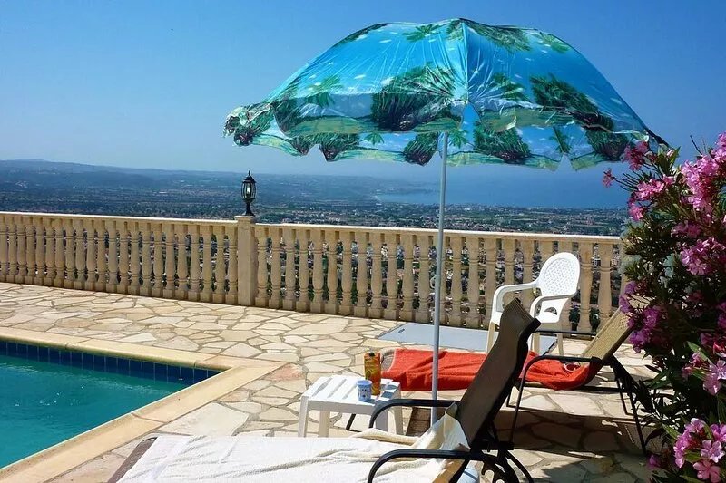 3 Bed Villa. Private pool. Jacuzzi. WiFi. Panoramic views.
