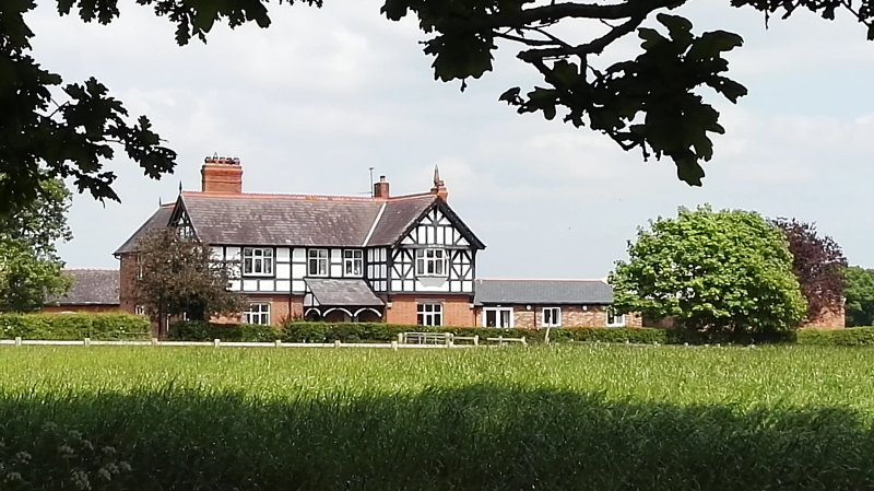 The Woodlands Farmhouse Bed & Breakfast