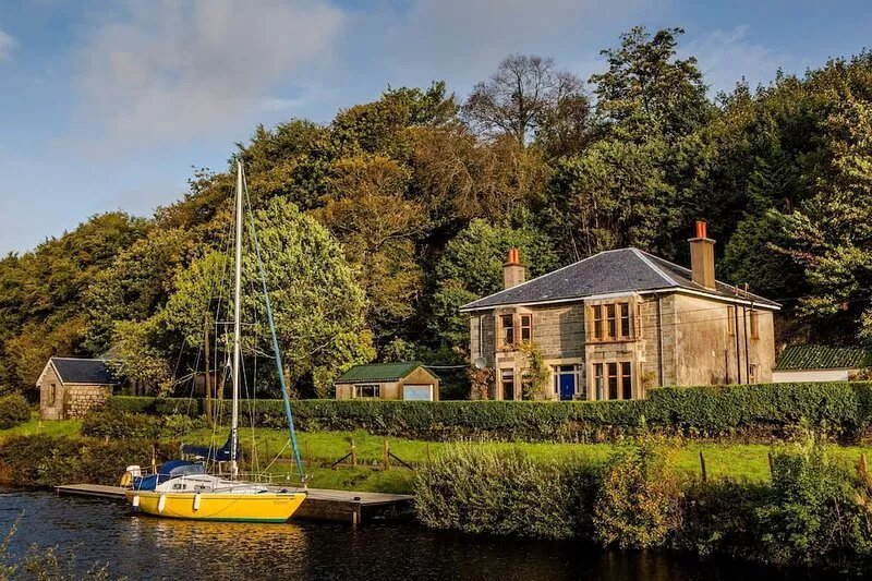 Shelburne Lodge-Beautiful holiday home-on the Crinan Canal 5BR sleeps 10