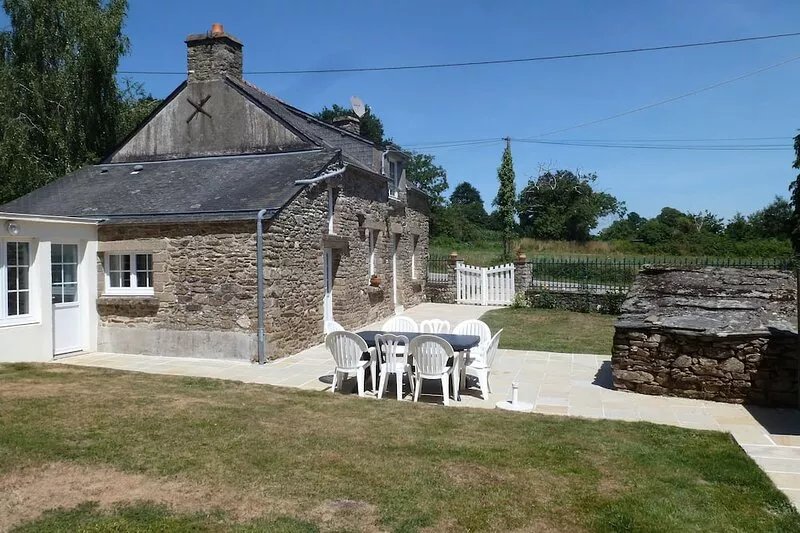 Country house with indoor pool, near Rochefort en terre; 2 stars.