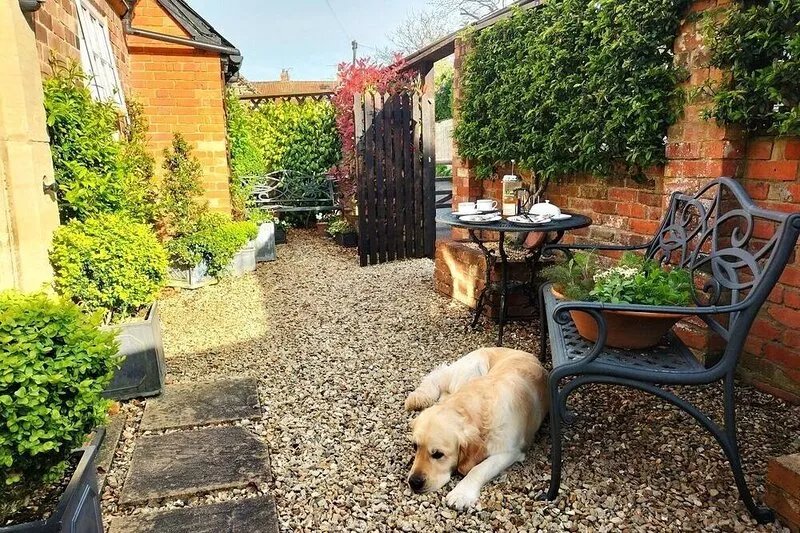 Steeple Ashton Village Spacious Comfort in Cottage for 2 in Country House Style