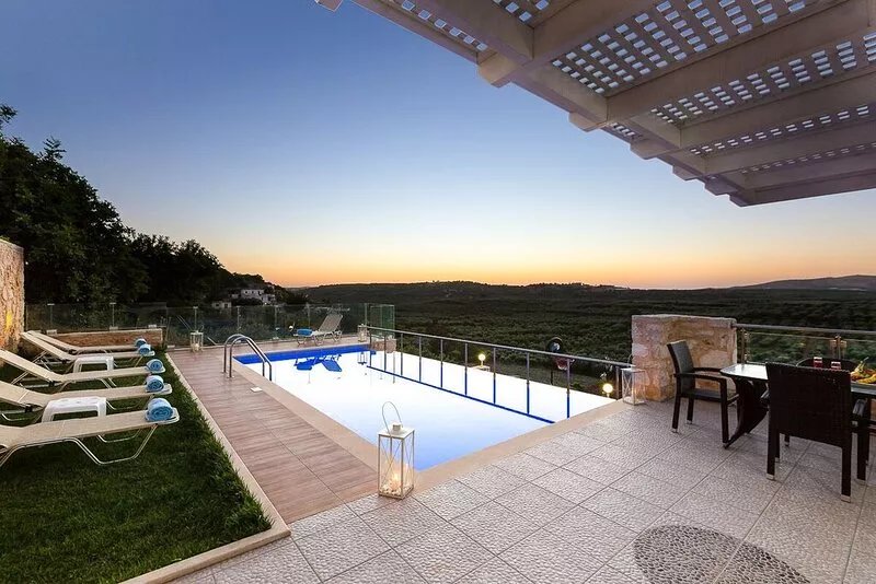 Kampos Villa II, Heated Pool, Walking distance to Tavern, Shared Playground