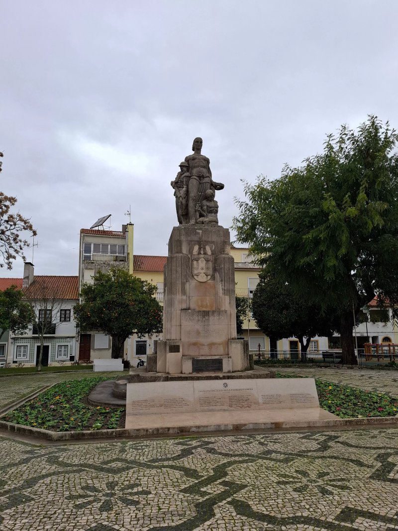 Estatua Aos Combatentes