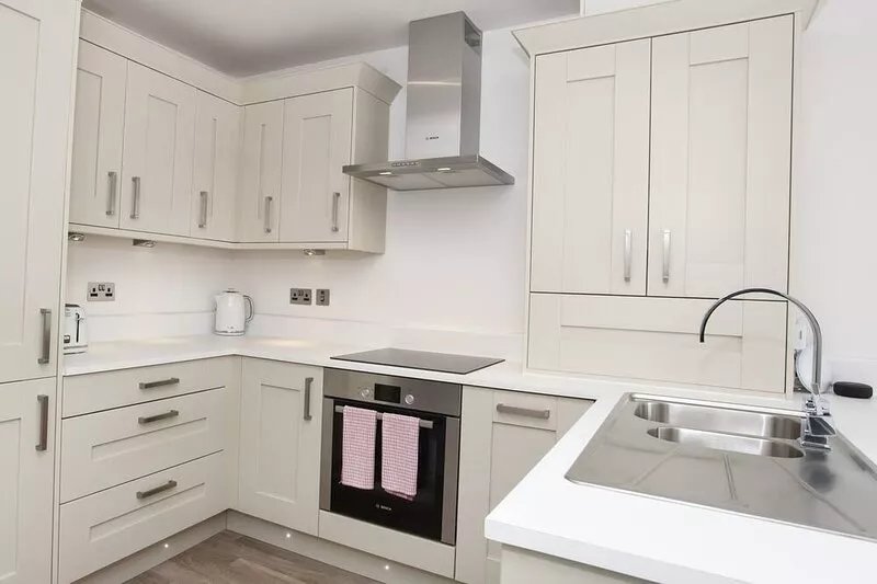 White House Luxury Apartments- Apartment B