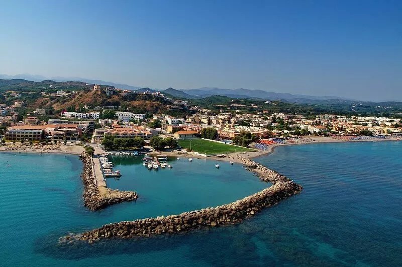 Rock House's Villa Rhapsody Secluded with private pool and garden very quiet.