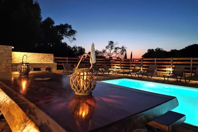 Villa Kostas- NE Corfu w/heated saltwater pool- 5 min walk from the beach.