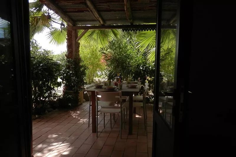 Tranquil location close to sea and mountains
