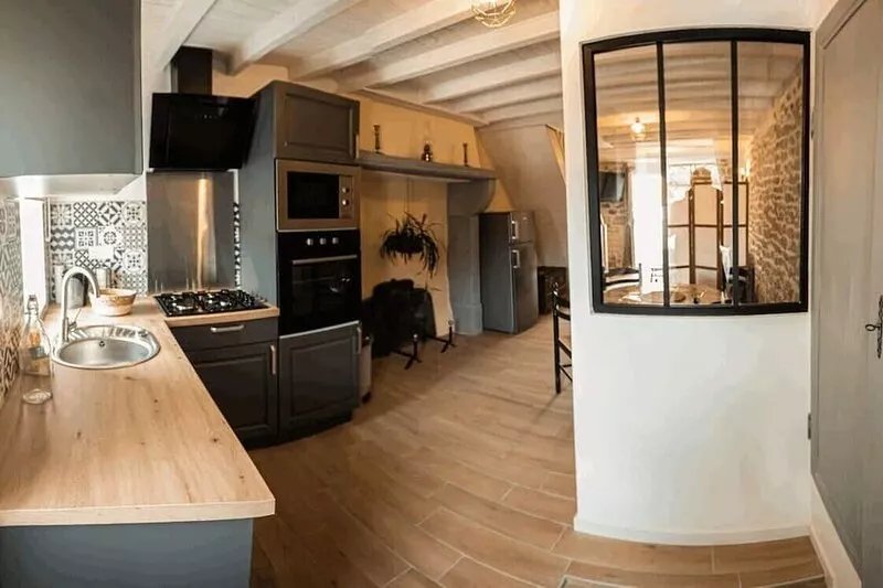 Location Saisonnière en Pierre à 2 pas de la Forêt Avec Terrasse Privative