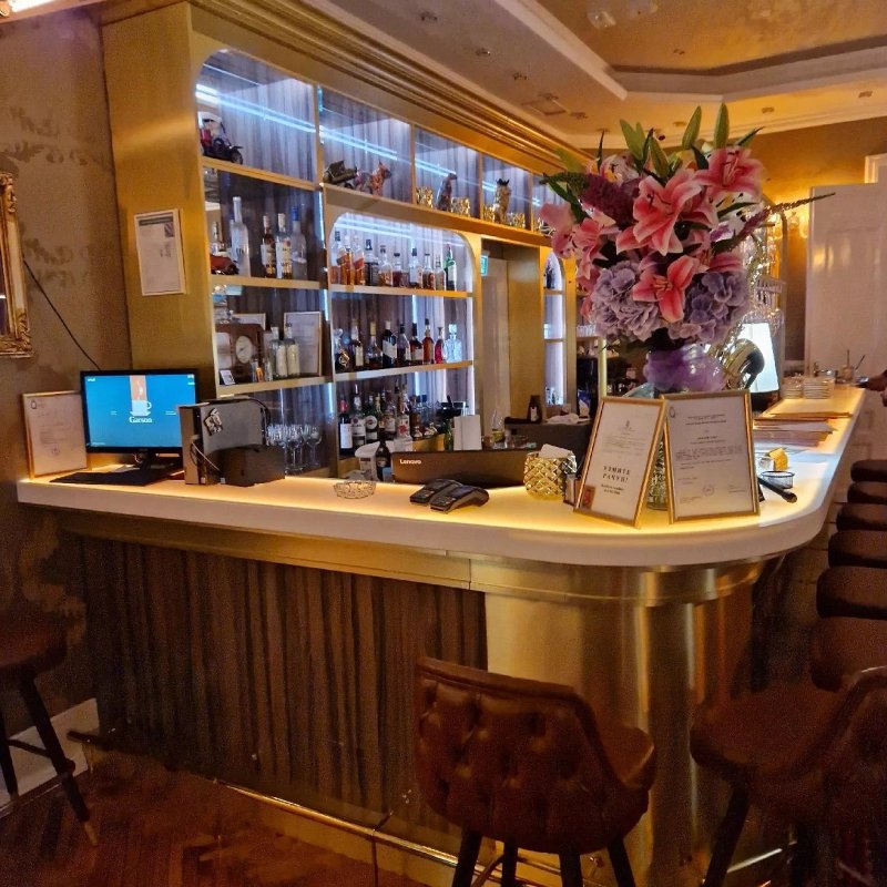 Hotel Queen Restaurant and Bar