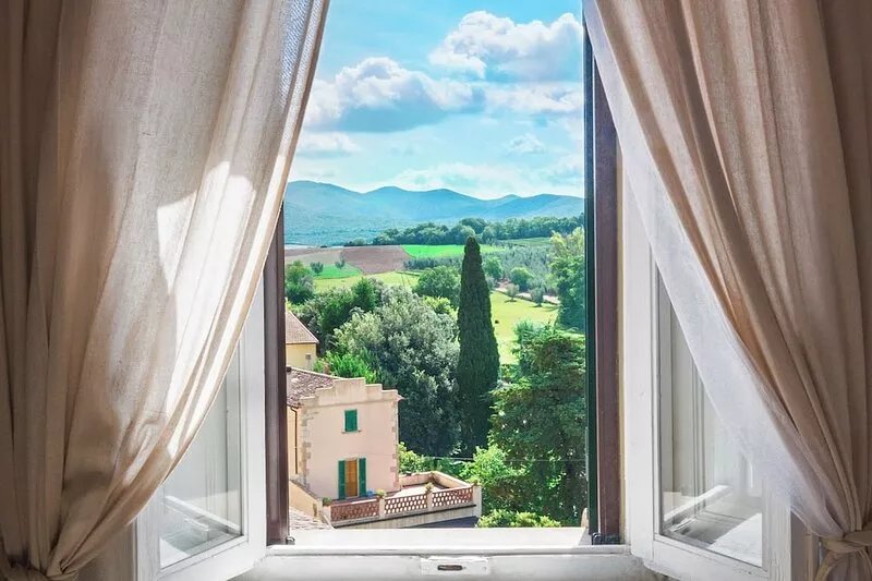 Old house with garden in the center of Bibbona, with a view to