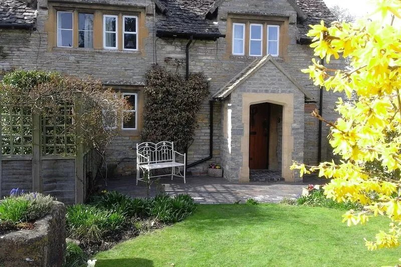 Enchanting 17th Century Cotswold Cottage in the beautiful village of Bretforton