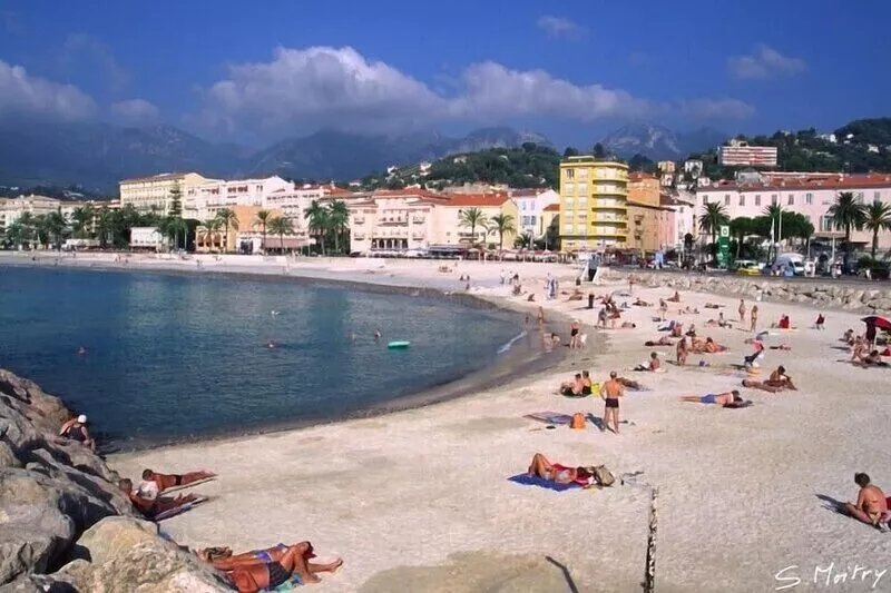 2 rooms, City Center, Old Palace, ideally located 50 m from the beaches, sea