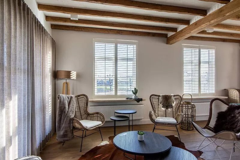 Cozy farmhouse for 30 people with indoor pool, infrared sauna, playground.