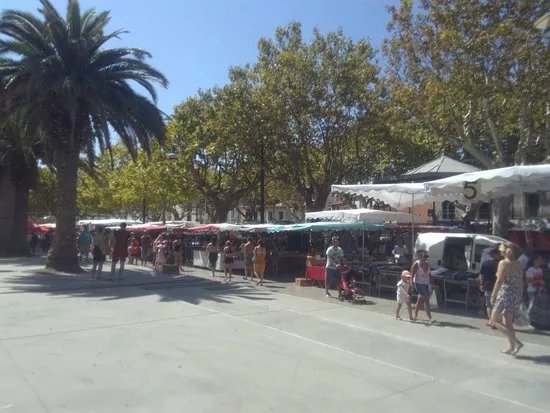 Marche Traditionnel De Meze