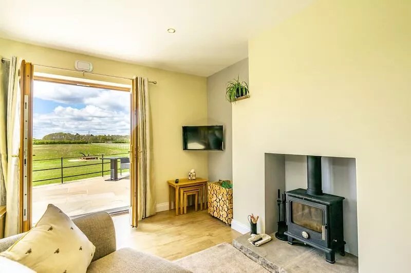 Brecks Farm - Well Cottage - sleeps 2 guests  in 1 bedroom