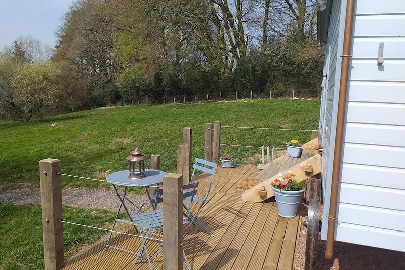 Relax in The Old Rose Shepherd Hut and Hot Tub !