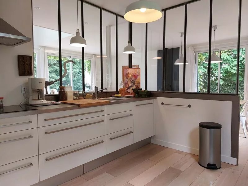 Direct private access to the sea, quiet renovated house with large garden.