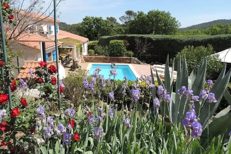 Spacious air-conditioned villa for 6 with private pool and enclosed gardens