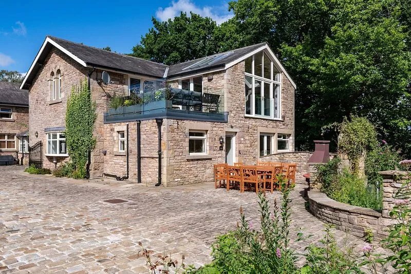 6 Star Luxury Villa, Private Island Near Lake District