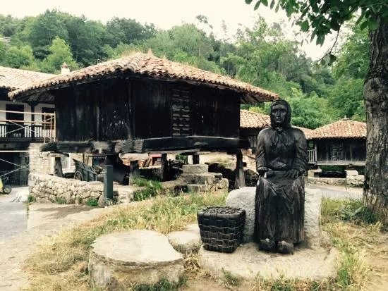 Camin Encantau