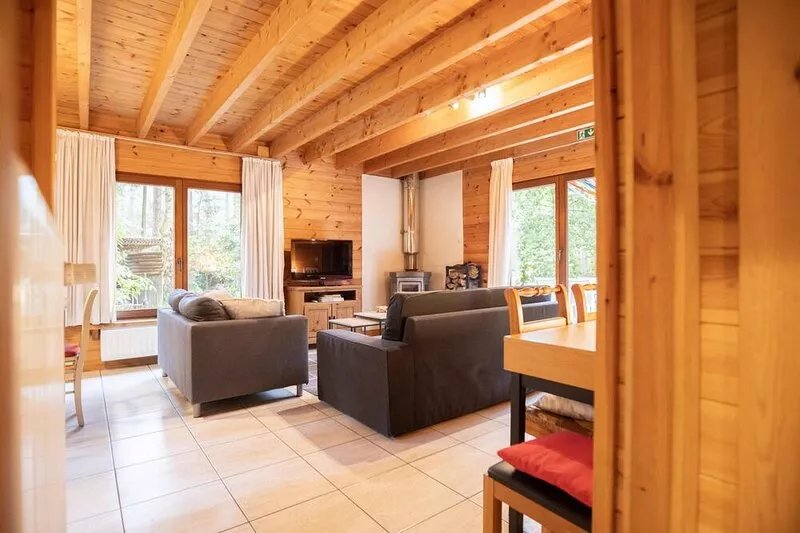 Child-friendly chalet in the woods
