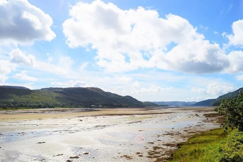 Teal Cottage, shoreline location, pet friendly, sleeps 4, both bedrooms en-suite