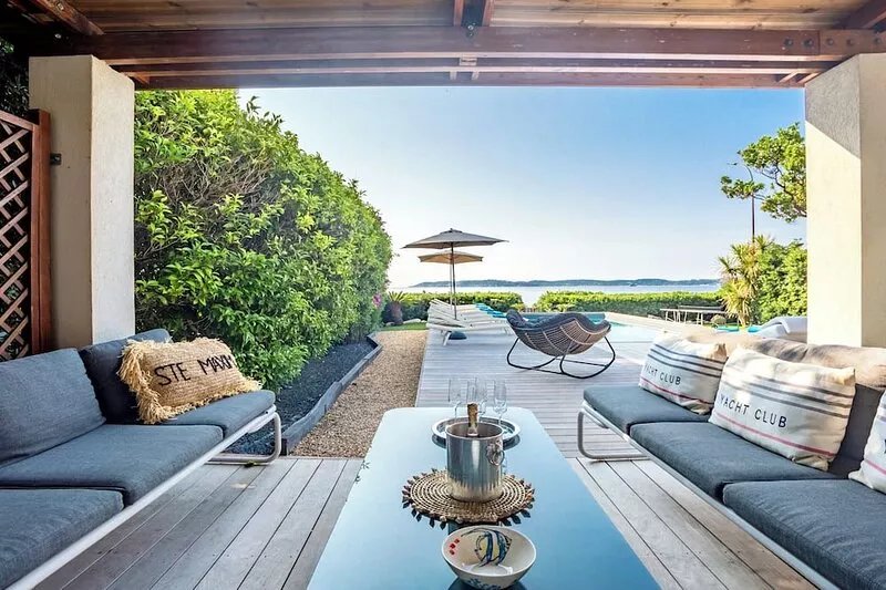 CENTRAL renovated VILLA... so CLOSE to the SEA !