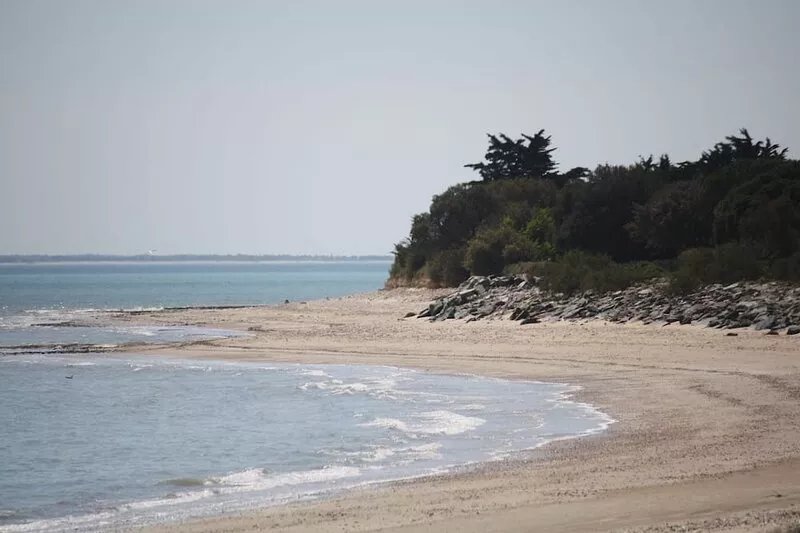 Luxury Villa, sleeps 24, private pool & gardens, close to beaches & La Rochelle
