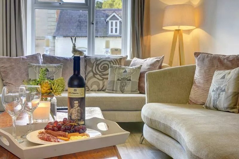 Charming Country Cottage near Cotswolds Sleeps 8 4 bathrooms Kineton Near M40
