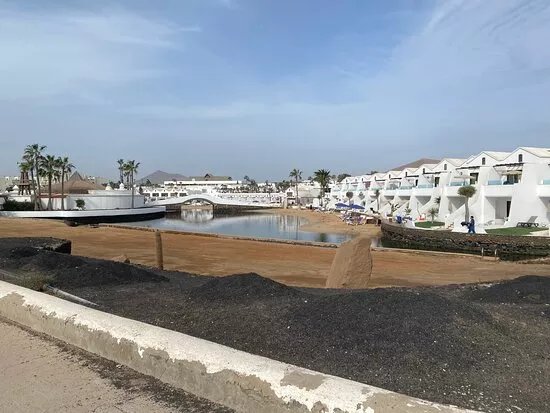 Playa De Los Charcos