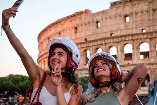 Vroome Tour - Vespa Tour with driver