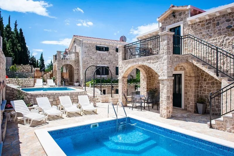 Luxury stone house with private pool, complete privacy in a relaxing atmosphere
