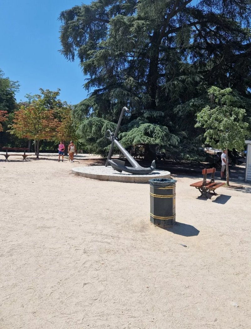 Villa De Madrid Frigate Anchor Monument