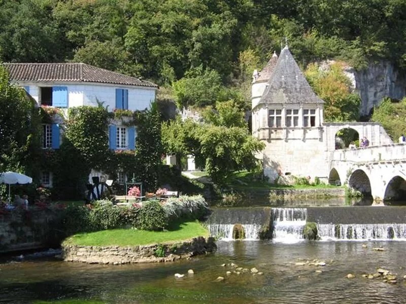 Romantic natural stone cottage in the idyllic natural park Perigord - Limousin