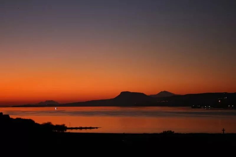 Souda bay Penthouse - next to the beach - nature and farm around