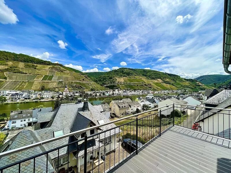 Sky apartment with a view of the Moselle on a wonderfully large balcony