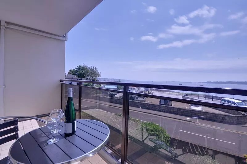 Ballard Close -  a town house that sleeps 6 guests  in 3 bedrooms