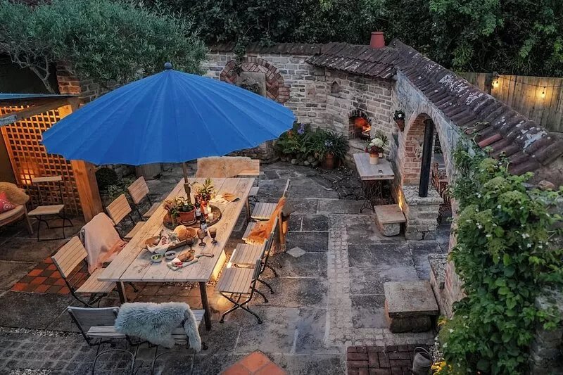 BATH HOUSE, pet friendly, character holiday cottage in Langport