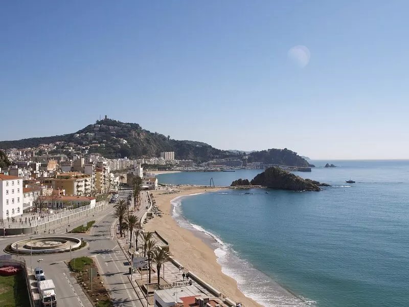 GREAT APARTMENT IN SEA FRONT. BEST POSSIBLE LOCATION IN TOWN.