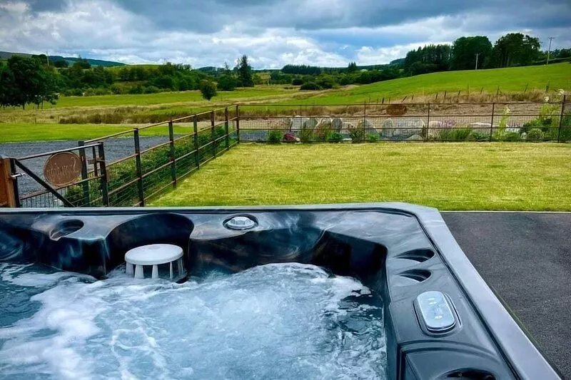 Daffodil -  Glamping Pod with Hot Tub Sleeping 4 guests, Pet Friendly
