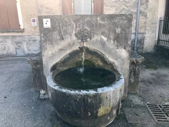 Fontana Del Matto Di Bostano