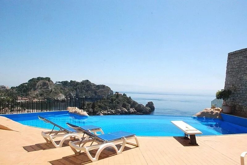 Stunning Taormina location: Villa in Isola Bella bay with direct access to beach