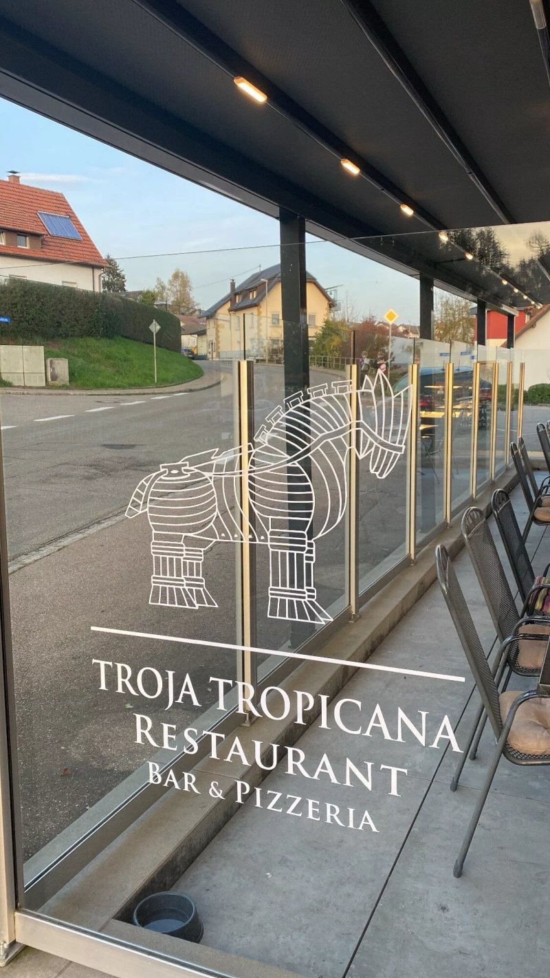 Troja Tropicana Restaurant-Bar & Pizzeria