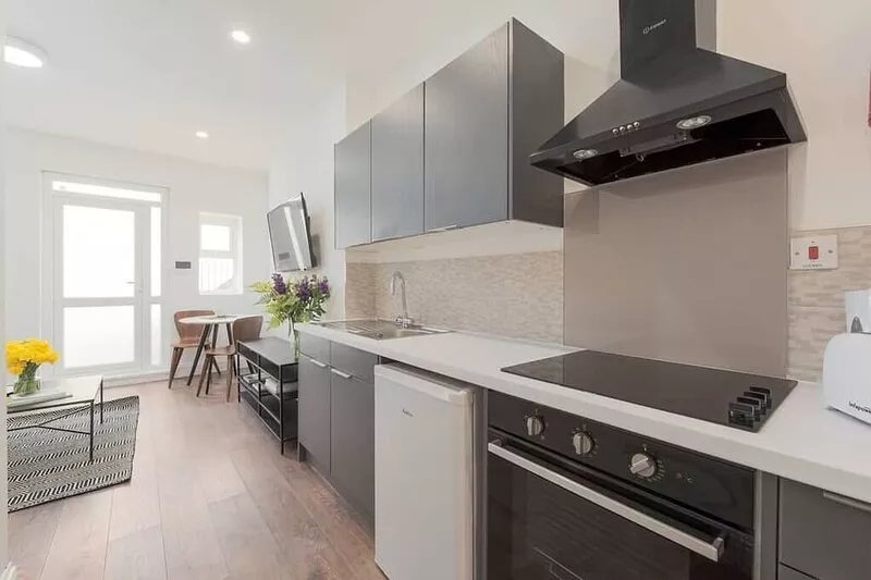 PBC | One Bed Earl's Court ECD4
