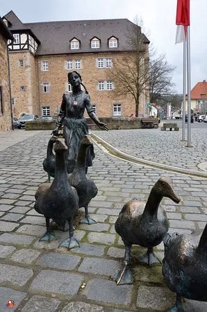 Skulptur "Die Ganseliesel"